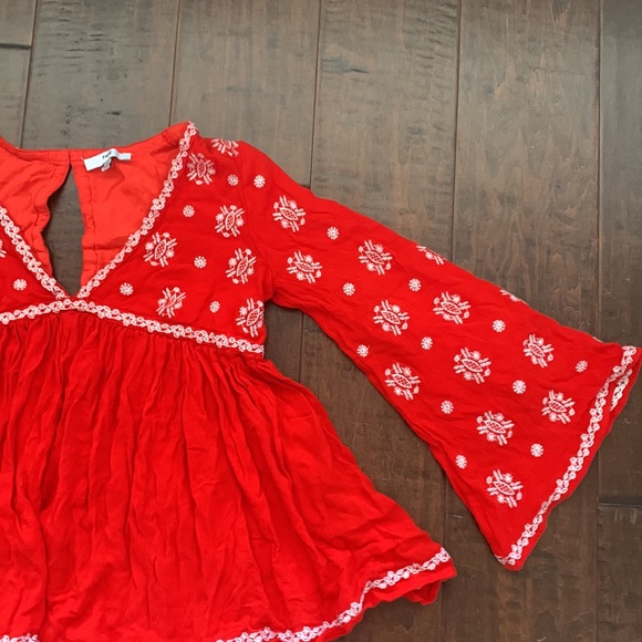 EUC Red White Fate Embroidered Boho Blouse Top Shirt Bell Sleeves XS - Picture 4 of 7